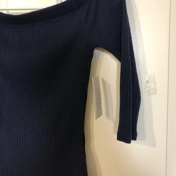 ❌❌SOLD❌❌🆕•GUESS•Off Shoulder Navy Blue Knit - Picture 5 of 5